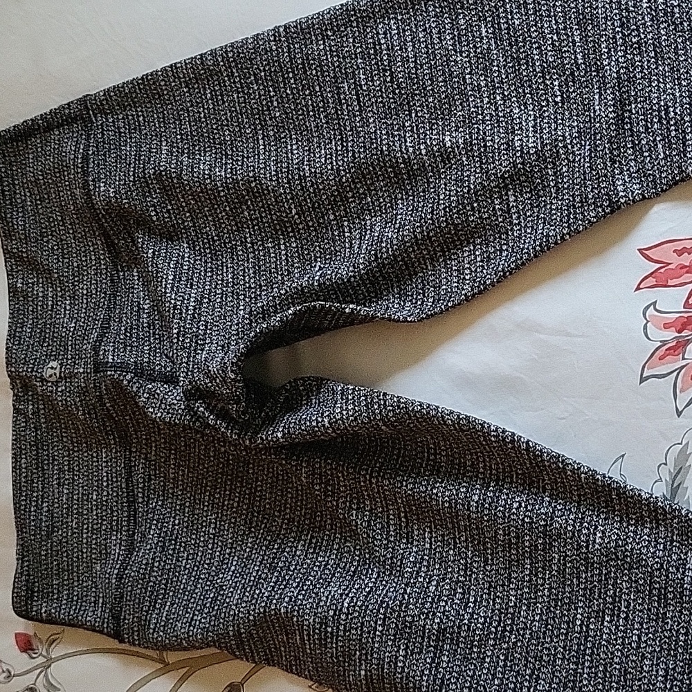 LULULEMON - Picture 5 of 6